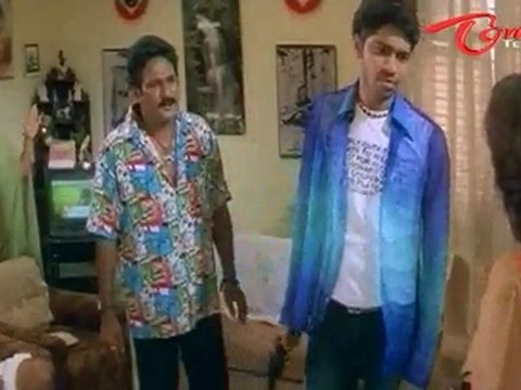 Krishna Bhagavan Romantic Hug With A Aunty - Telugu Comedy