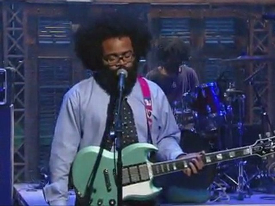 TV on the Radio - Wolf Like Me (live on Letterman)