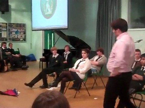 дверь стулом