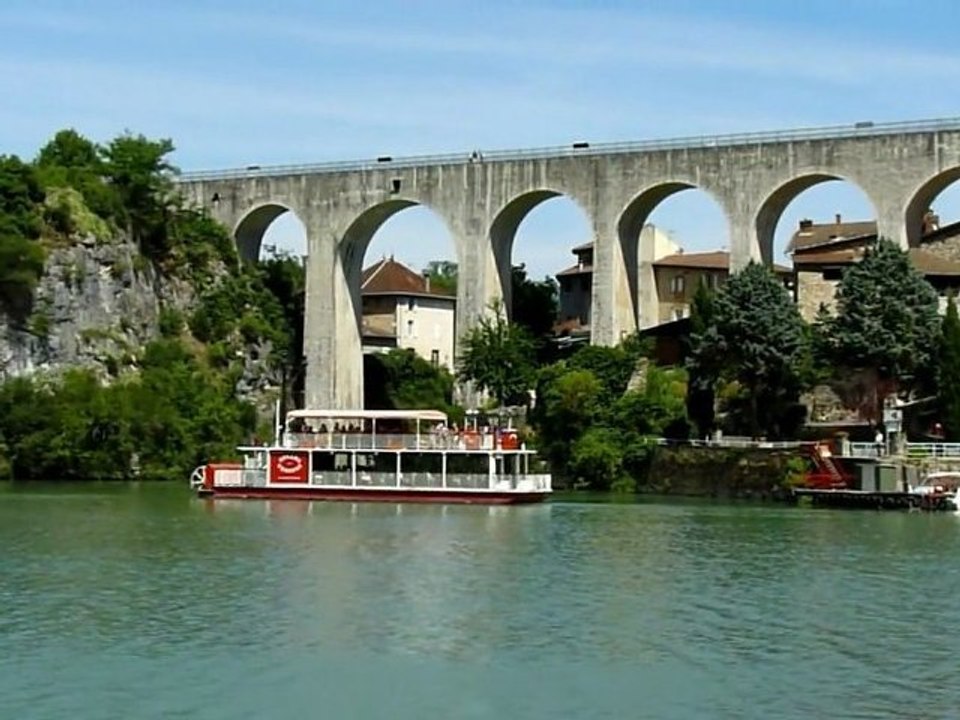 Le bateau à roue Royans Vercors et le jardin aux fontaines pétrifiantes