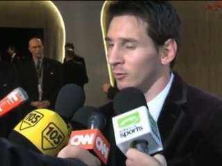Messi dedica il Pallone d'Oro a Xavi