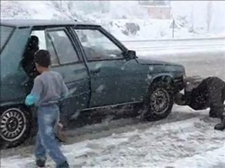 DENİZLİ'DE KAR HAYATI FELÇ ETTİ