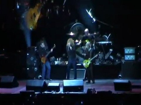Led Zeppelin- Black Dog (Multicam - O2 Arena, London, 2007)