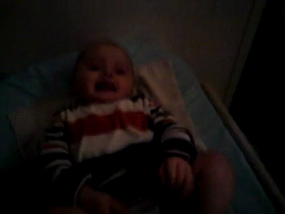 Gili de bébé qui rigole