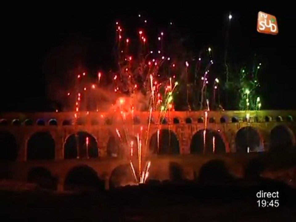 Spectacle pyrotechnique sur le pont du Gard