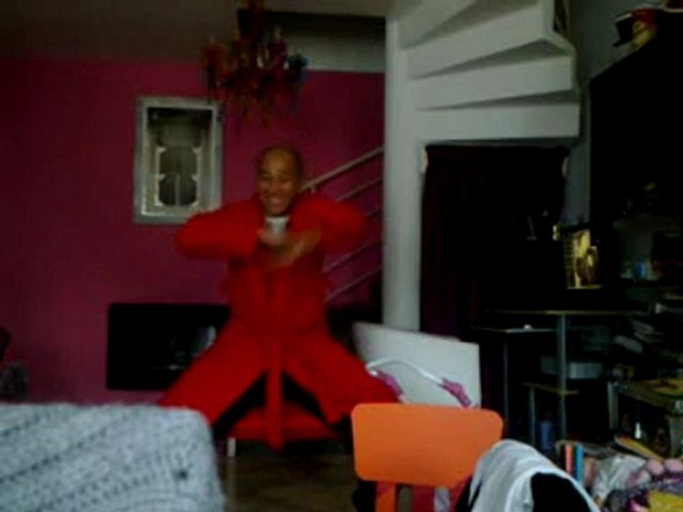 VANTARD danse le Coupé-Décalé [www.regarde-ma-video.skyrock.com]