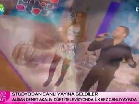 Demet Akalın & Alişan Melekler İmza Topluyor 2011'