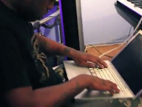 Yung Walt feat Nipsey Hussle Hold Up (Studio Performance Footage)