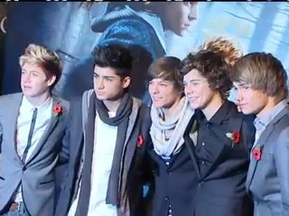 One Direction sing for little boy with cancer