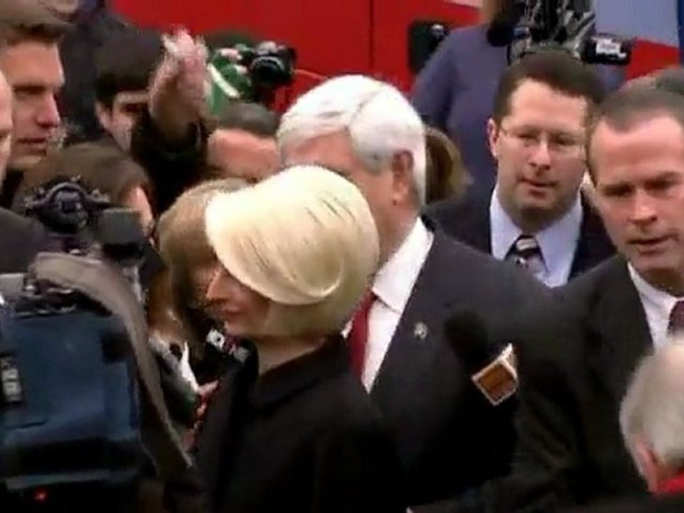 Romney, Gingrich fight the crowds