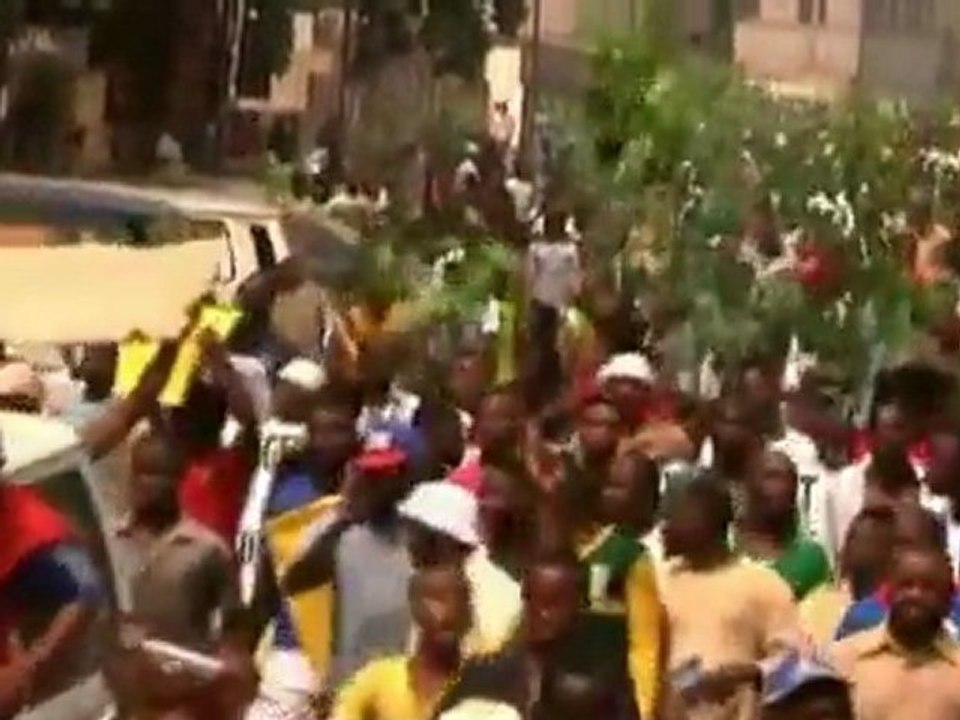 Nigerians take to the streets