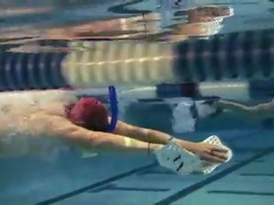 nadando con snorkel