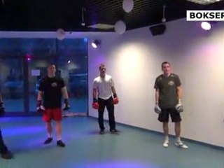 Zajęcia w Tiger Boxing Club - ćwiczenie techniki w rękawicach (1/2)