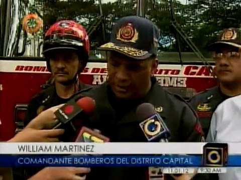 (Video) Bomberos del Distrito Capital sofocaron incendio en un edificio de Plaza Venezuela