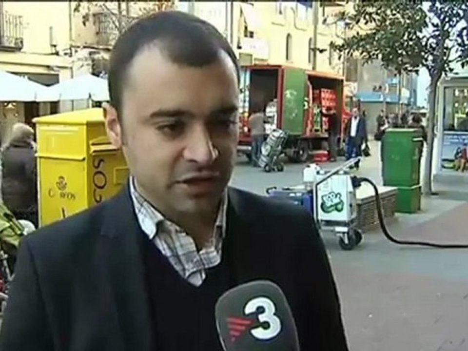 TV3 - Telenotícies - Una màquina per netejar els xiclets dissenyada a Catalunya