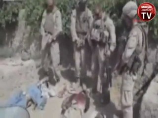 ABD askerleri cesetlerin üzerine işedi! - MEDYARAZZİ.COM