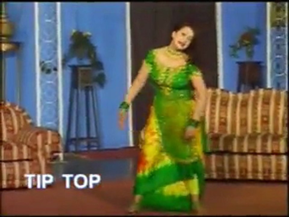 Heraa Raang Diyon Wongon - Nargis Mujra - YouTube