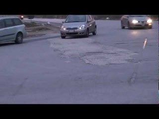 Gricignano (CE) - Via della Stazione, tra buche stradali e rifiuti