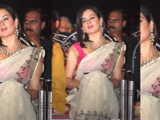 Kangana Ranaut caught SLEEPING at awards night