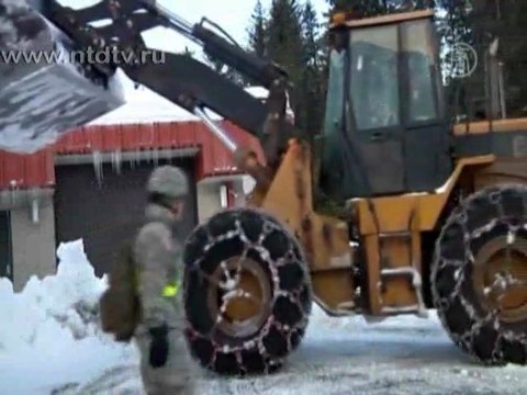 Жителей Аляски откапывают из-под снега