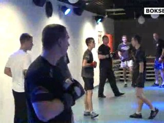 Zajęcia w Tiger Boxing Club - ćwiczenie techniki w rękawicach (3/3)