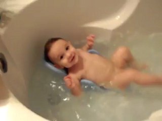 Jules dans le bain