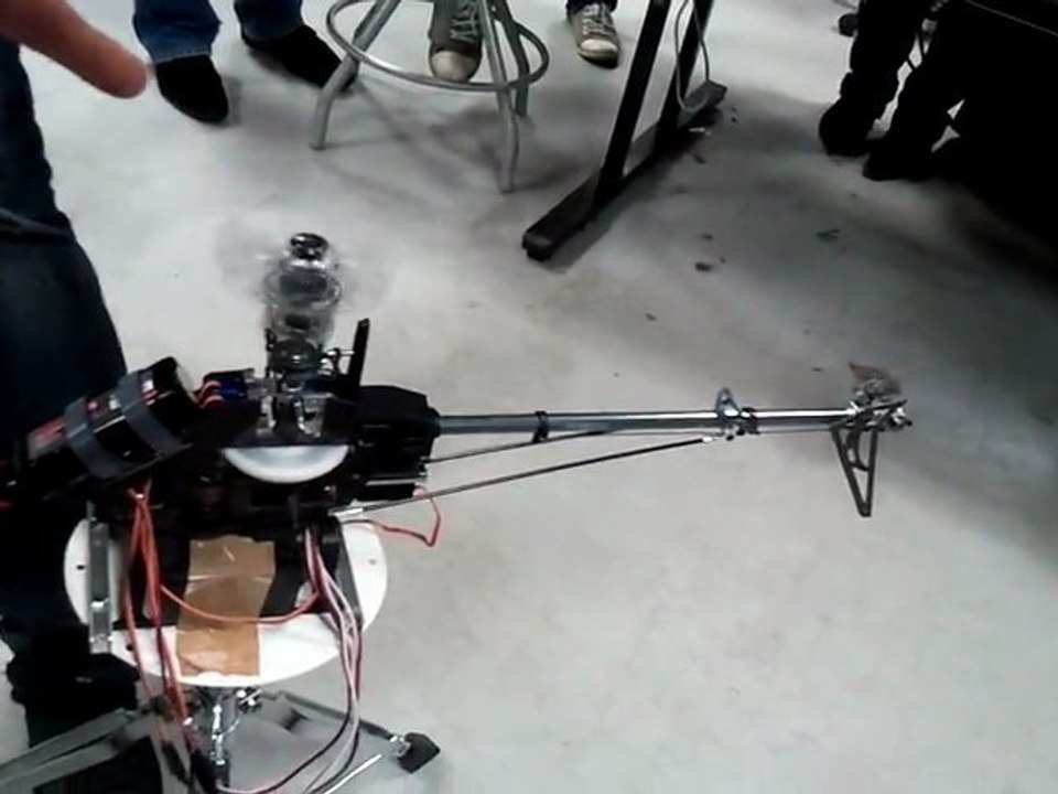 Hélicoptère T800 : montage trépied