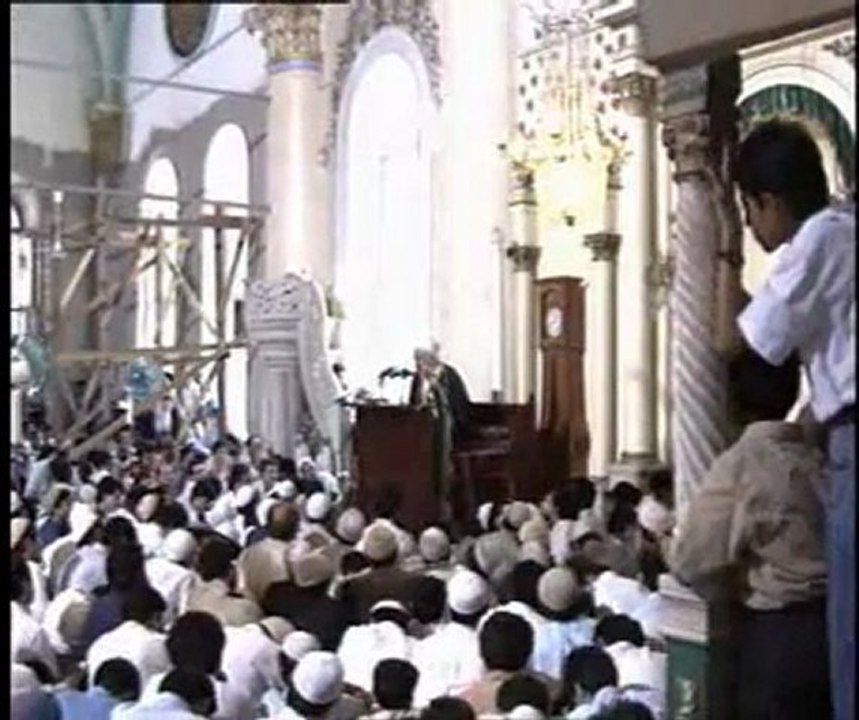 Bir Yiğit vardi Gömdüler Şu karşı bayıra...