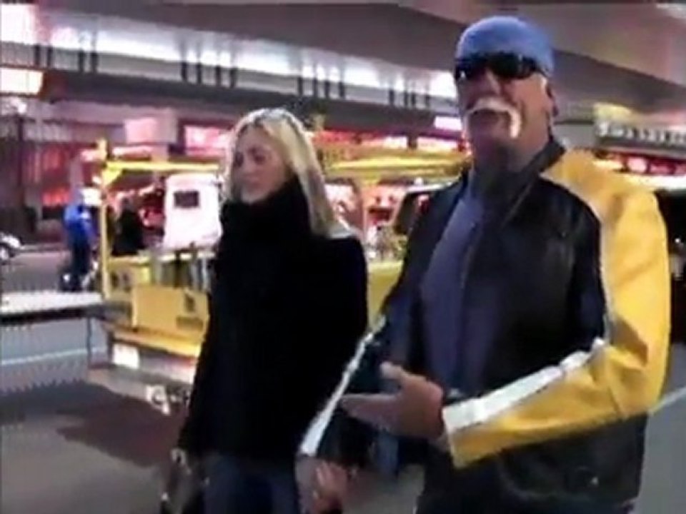 SNTV - Hulk Hogan's Goin' Hairless