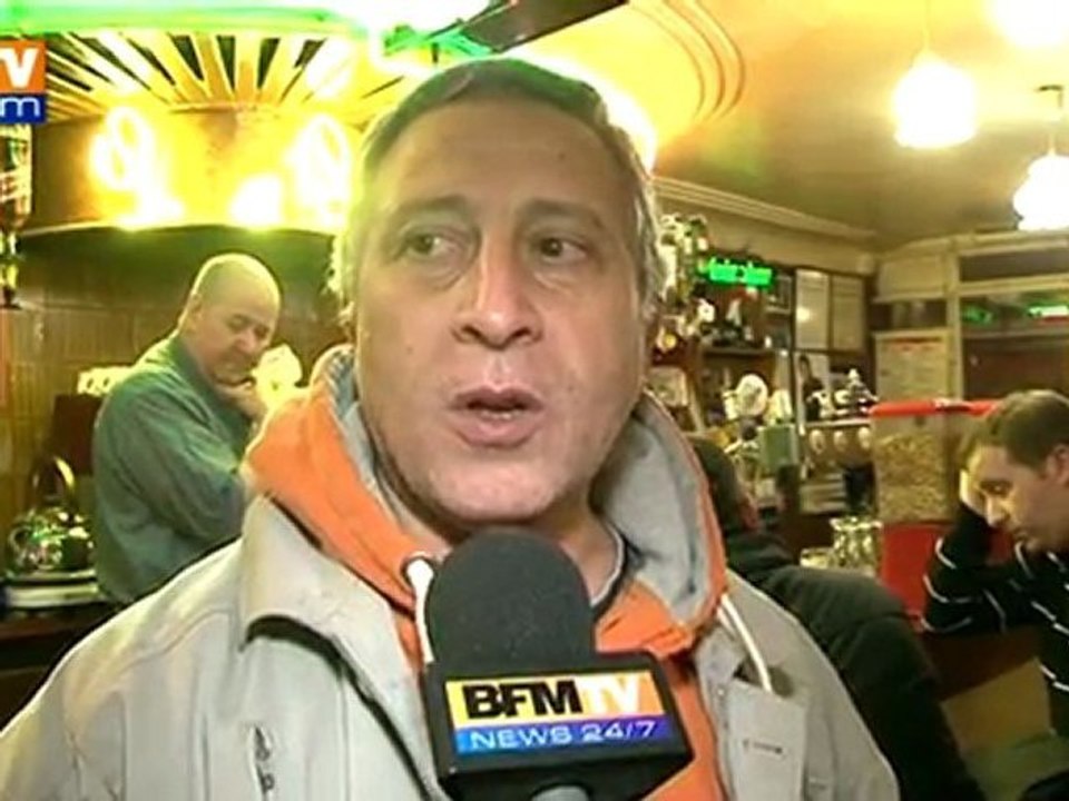 Militants du Front de gauche réunis pour écouter Jean-Luc Mélenchon