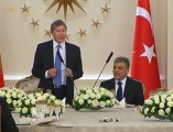 Bay ve Bayan Gül, Kırgızistan Cumhurbaşkanı Atambayev ve eşi onuruna akşam yemeği verdi