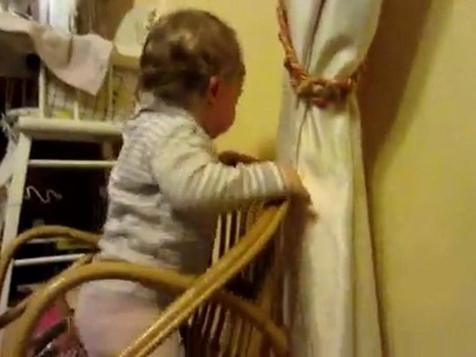 charlotte découvre la chaise
