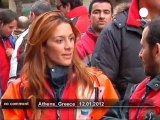 Des milliers de Grecs protestent contre des... - no comment