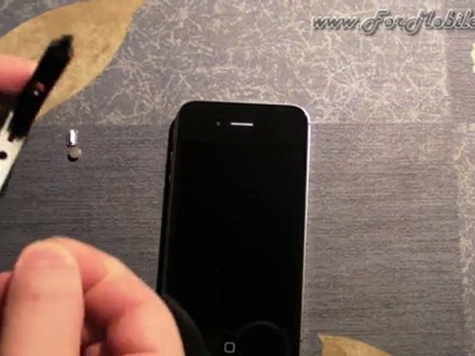 Cleave aluminium bumper iPhone 4-4S by Deff Japan - Come si monta sul telefono