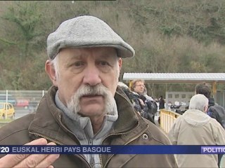 Les opposants à la LGV ont interpellé Alain Rousset au lycée maritime de Ciboure