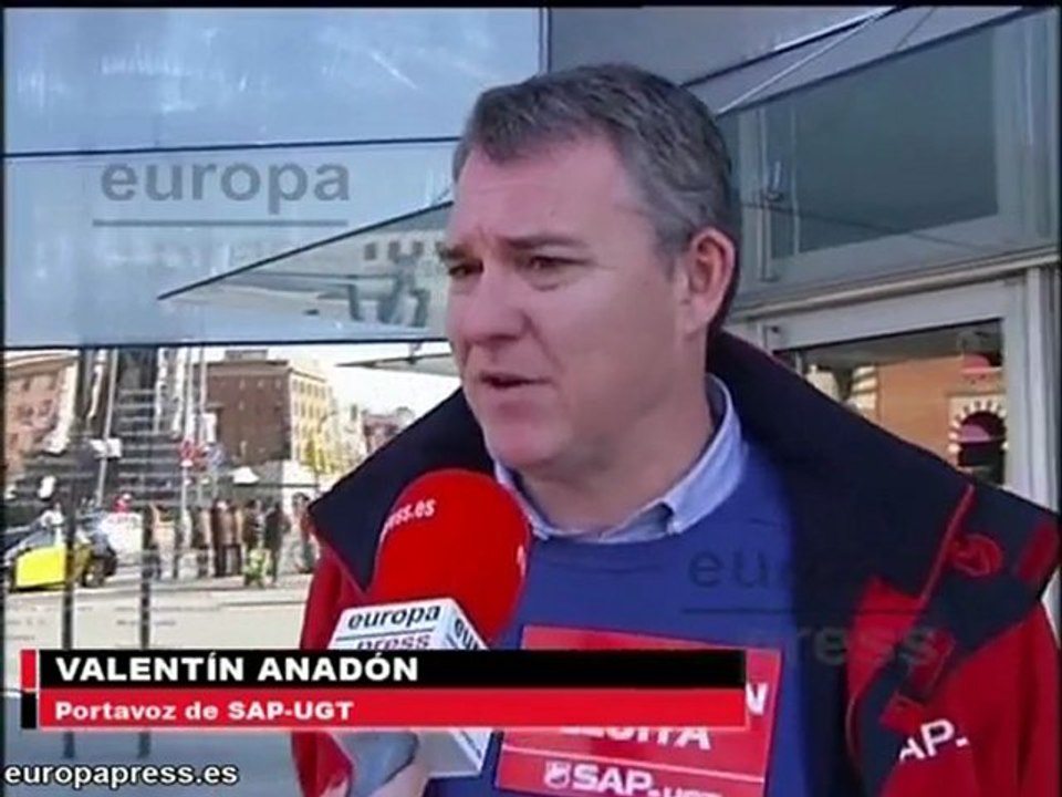 Mossos ocupan una comisaría por los recortes