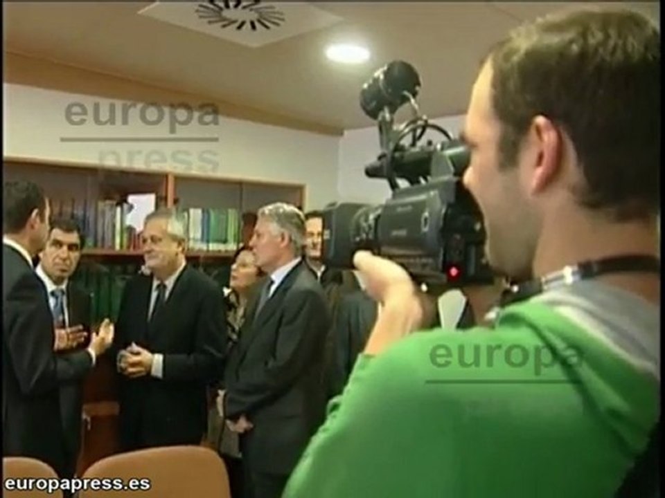 Griñán: "Se pueden hacer ajustes sin mermar derechos"