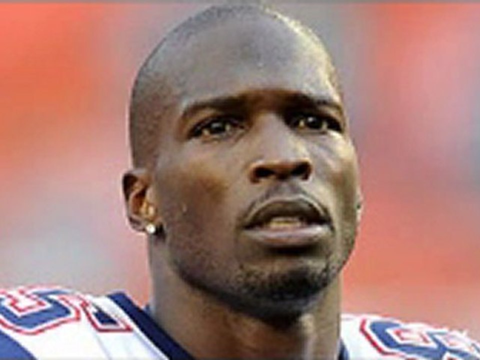 OMG!! Chad Ochocinco ignores Twitter follower; makes it up to him [VIDEO REPORT]