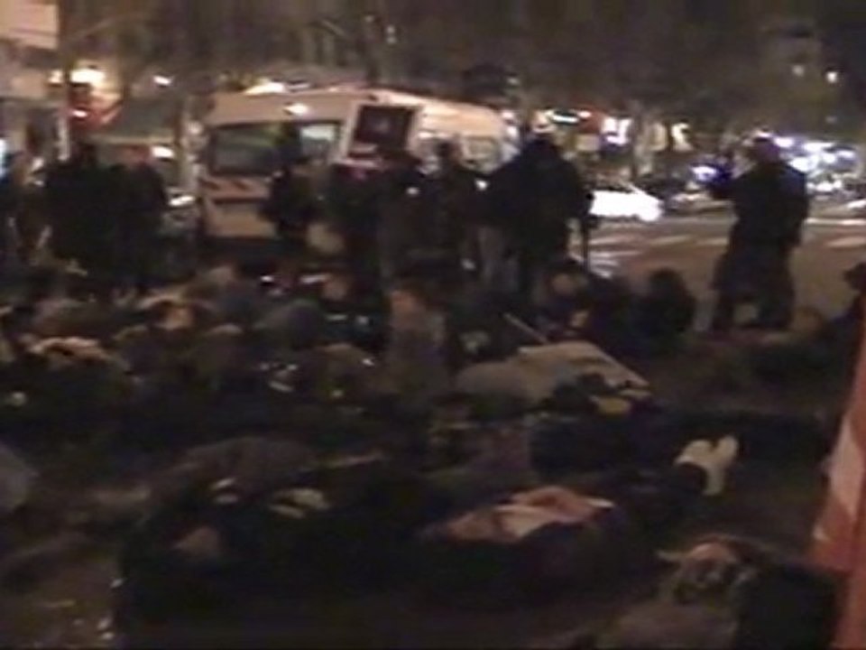 Manif anti bavure devant le commissariat du 3eme le 13.01.2012
