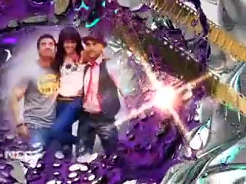 मूल फिल्म से कितनी अलग है यह 'अग्निपथ'...