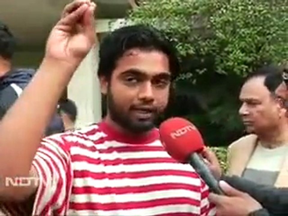 रामदेव के चेहरे पर कालिख फेंकी गई
