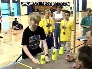 Pyramide de gobelets