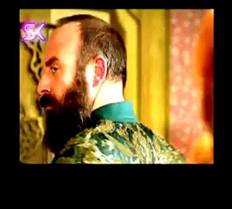 NECATİ ŞAŞMAZ, SEVGİLİSİ NUR FETTAHOĞLU'NUN MİNİ ETEĞİNE NE DİYECEK?