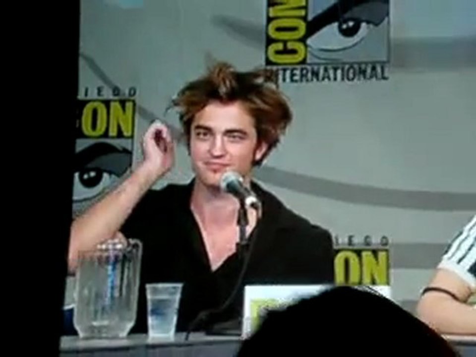 Robert Pattinson at Comic Con July 24, 2008 Part 1