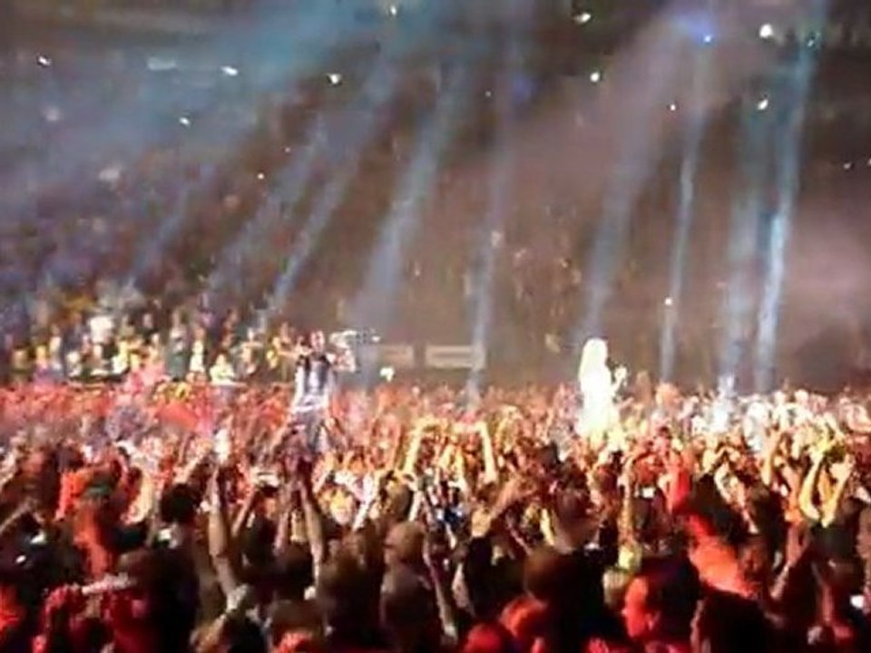 Shakira THE SUN COMES OUT World Tour