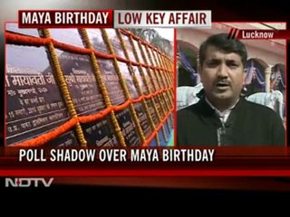 Mayawati slams poll panel for draping of statues