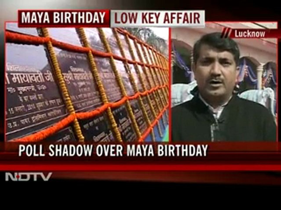 Mayawati slams poll panel for draping of statues