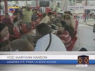 Ministra de Educación felicita a maestros