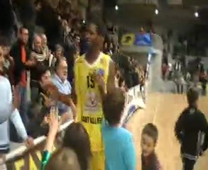 Tour d'honneur des joueurs après SVBD / Dijon