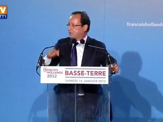 Hollande, aux Antilles, poursuit son offensive contre Sarkozy